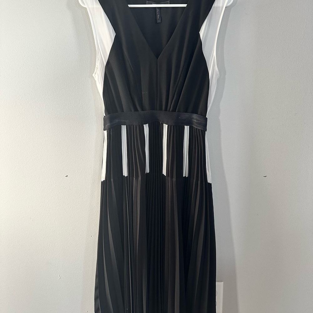 BCBGMaxAzria Black Sleeveless V-Neck Sheath Midi Dress for Cocktail